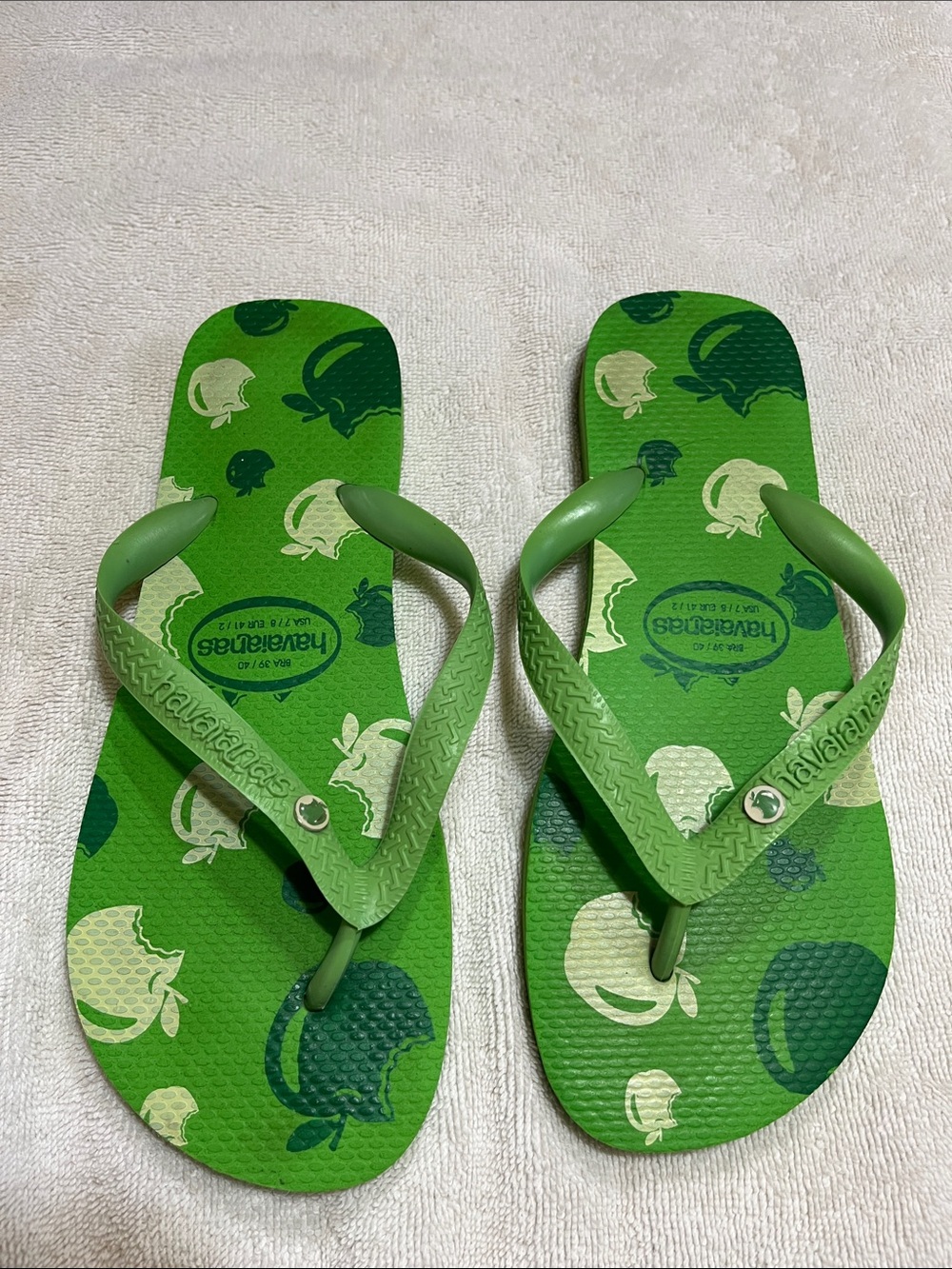 Havaianas Green Apple Print Summer-Fun  Flip Flops Sz 39/40 or US 9